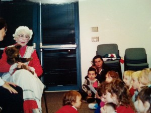 Lois Spencer reads to kids as Mrs. Claus at the Safety Harbor Public Library, circa 2004. Credit: Lisa Kothe/SHPL