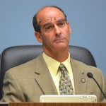 Mayor Andy Steingold expresses his thoughts during the budget discussion.