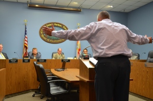 Safety Harbor resident Jim Barge responds to the advisory board term limit issue during the commission meeting Monday night. 