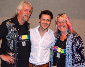 Kris Allen poses with Tood Ramquist and Kiaralinda.